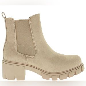 Womens Madden Girl Chelsea Tessa Boots in Sand 🤎